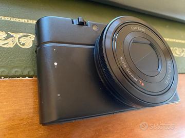 Sony Cyber-shot RX100 fotocamera compatta.