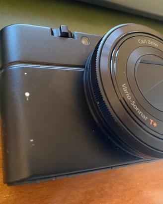 Sony Cyber-shot RX100 fotocamera compatta.