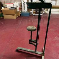 Tappatrice bottiglie con tappi in sughero