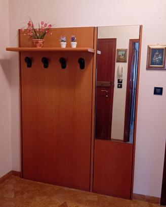 Mobile da ingresso con specchio