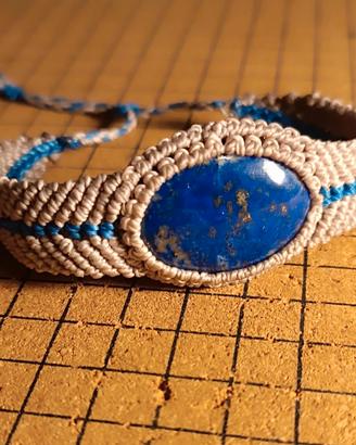 Bracciale uomo macrame con lapislazzulo 