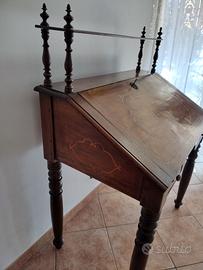 Scrittoio d’epoca intarsiato