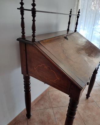 Scrittoio d’epoca intarsiato