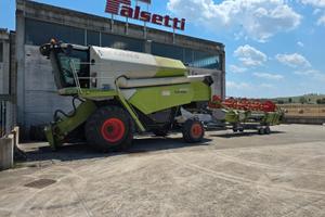 Mietitrebbia autolivellante Claas Tucano 430 Monta