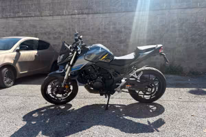 Honda hornet 750