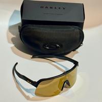 Occhiali da sole sportivi Oakley Sutro UV 400