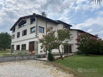 Villa di 264 m² con più di 5 locali a Vicchio