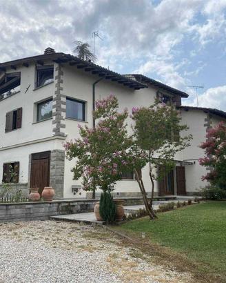 Villa di 264 m² con più di 5 locali a Vicchio