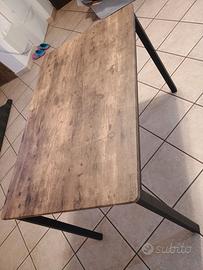 Tavolo in ferro e legno