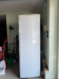 Congelatore Vertivale Ariston MUAA41