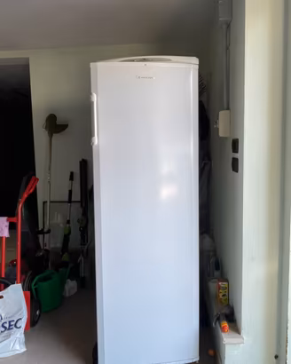 Congelatore Vertivale Ariston MUAA41