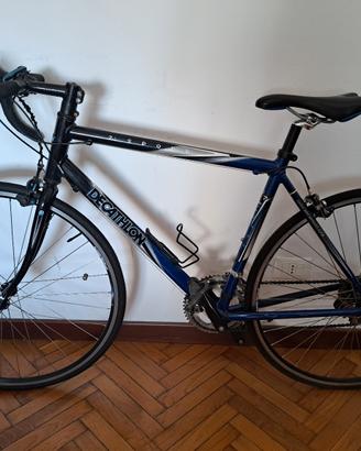 Bici da corsa decathlon cambio shimano sora