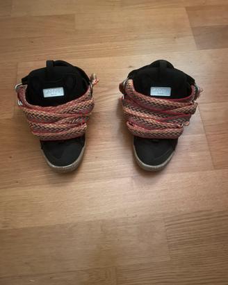scarpe marroni e beige