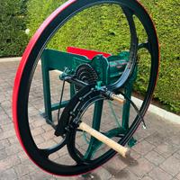 Antica “ Taglia Paglia “ da arredo giardino