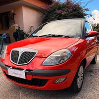 Lancia Ypsilon 1.2 Momo datata ma efficiente