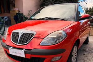 Lancia Ypsilon 1.2 Momo datata ma efficiente