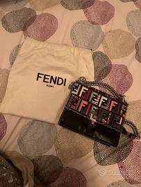 Borsetta Fendi tracolla