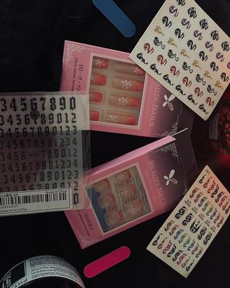 Set Unghie Mani & Piedi con Stickers