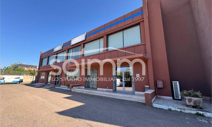 Capannone Commerciale - Elmas