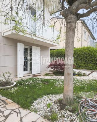 VILLA UNIFAMILIARE DI PREGIO CON GIARDINO PRIVATO!