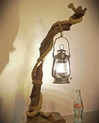 Lampada soprammobile artigianale in legno e Juta