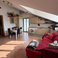 LUMINOSO APPARTAMENTO CON TERRAZZO IN PALAZZINA DI