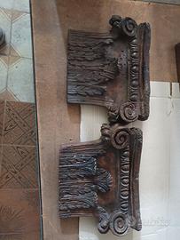 Coppia di capitelli decorativi