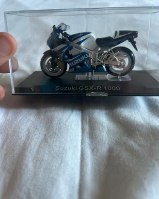 Modellino Moto Suzuki GSX-R 1000 Scala 1:24