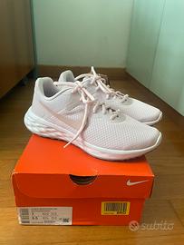 Nike Revolution