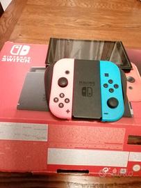 Nintendo switch con 4 videogiochi 