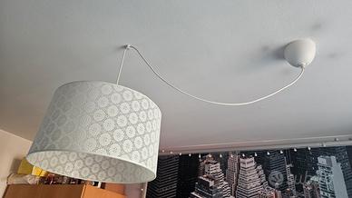 Lampadario a sospensione bianco con trama a pizzo 
