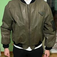 Giacca in pelle modello bomber americano