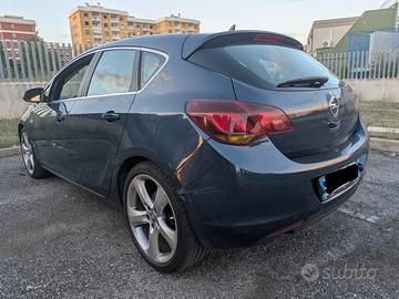 Opel Astra J 1.7 CDTI Cosmo