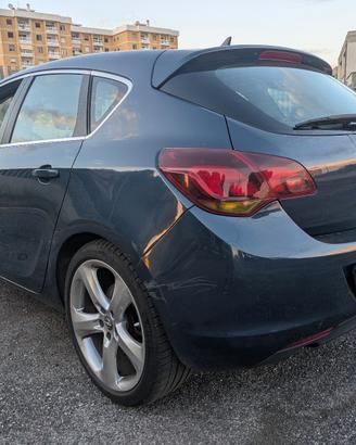 Opel Astra J 1.7 CDTI Cosmo