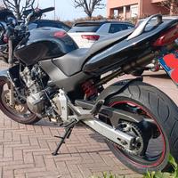 Honda honet 600 02 ben tenuta