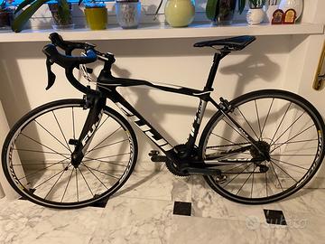 Bici da corsa Fuji Granfondo in carbonio