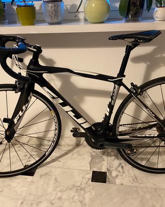 Bici da corsa Fuji Granfondo in carbonio