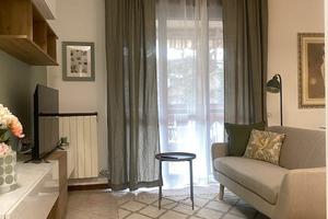 Bilocale arredato a nuovo con ampio terrazzo