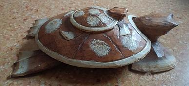 Tartaruga portacenere in legno intagliato 