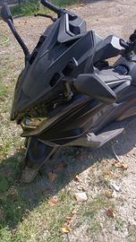 Kymco AK 550