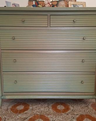 Cassettiera in stile etnico