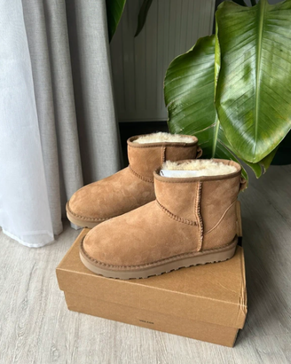 Stivali da donna UGG Classic Mini  38