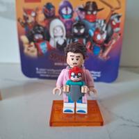 La minifigure LEGO nella foto è Peter B. Parker/Sp