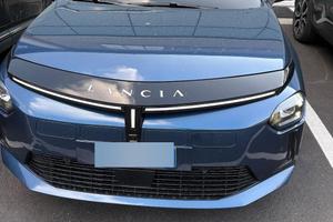 Lancia ypsilon edizione limitata cassina
