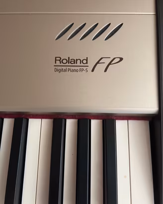 Piano digitale Roland fp5. Da riparare. Daneggiato