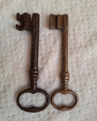 coppia chiavi antiche 