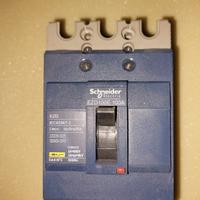 Interruttore scatolato