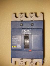 Interruttore scatolato