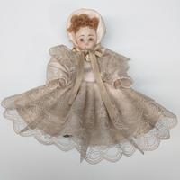 Bambola in porcellana 1