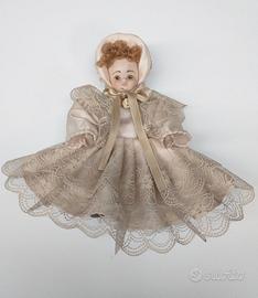 Bambola in porcellana 1